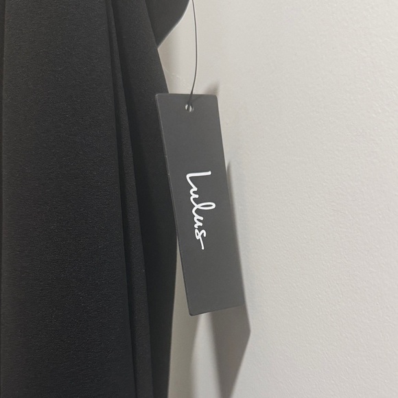 Elegant Black Sleeveless Dress - Picture 3 of 3